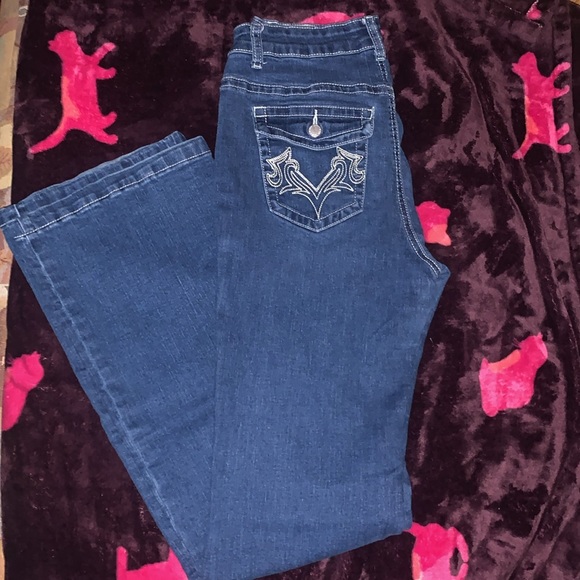 Shein Embroidery flared jeans - Picture 6 of 7